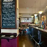 The Black Horse Estalagem *